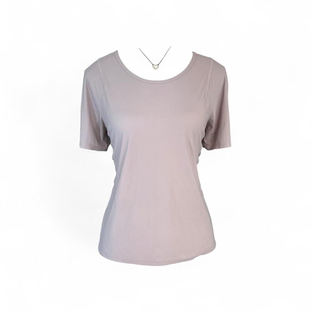 Lululemon short sleeve top in light liliac mauve size 8